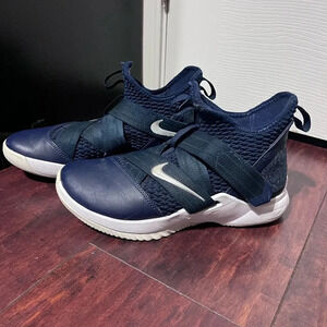 Nike Mens Lebron Soldier 12 TB Navy Silver White Sz 6 / Euro 38.5 AT3872-406 EUC